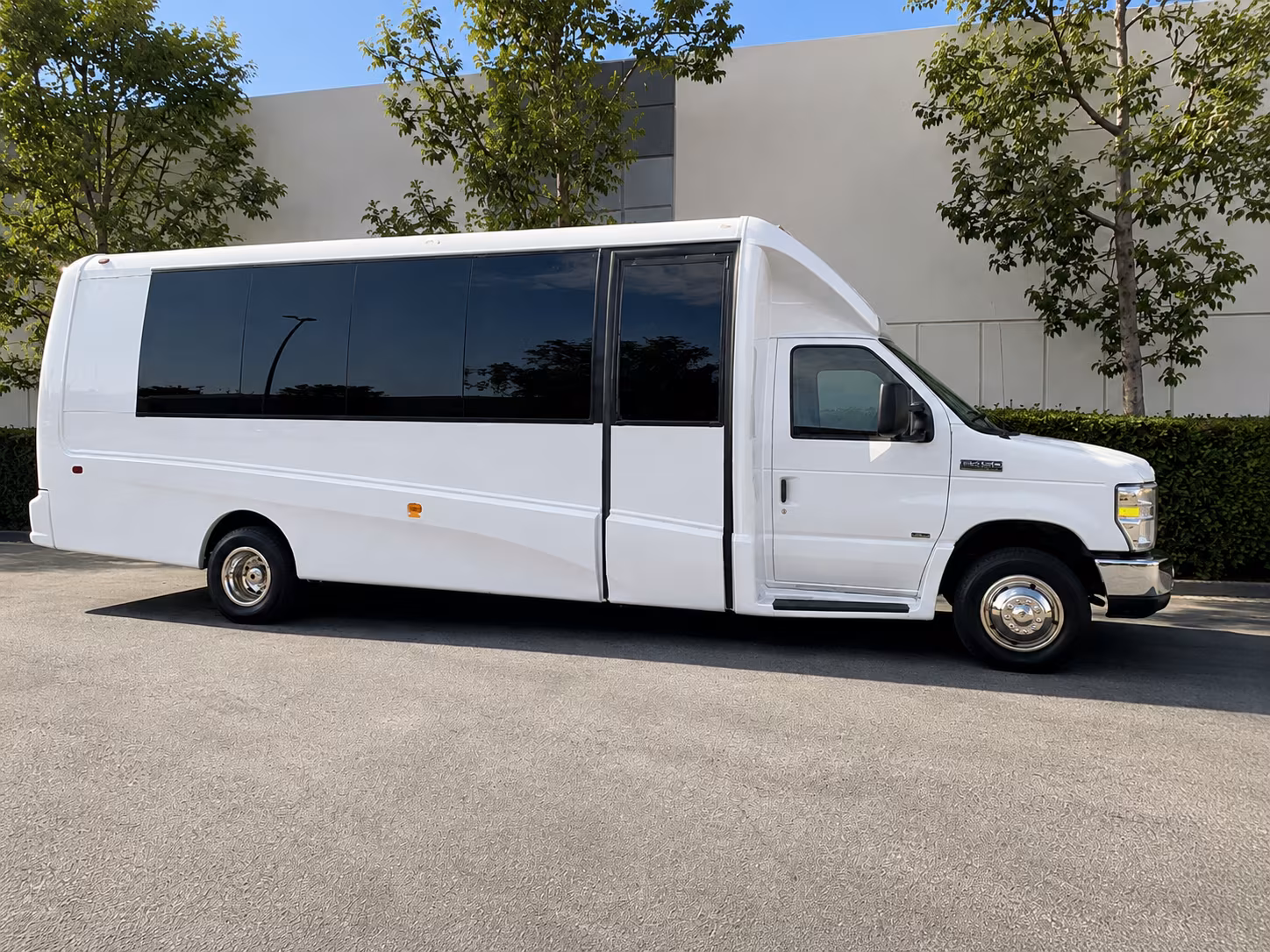 minibus rentals for science and nature field trips near rowlett